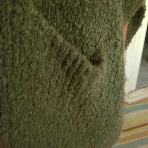 Cape - Picture 3 of 3